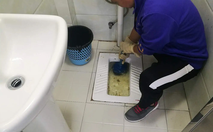 松山湖管委会疏通蹲坑